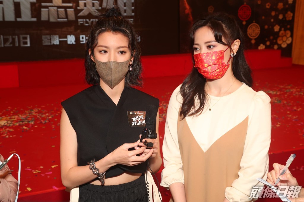 朱晨麗（右）表示一切工作由公司安排。